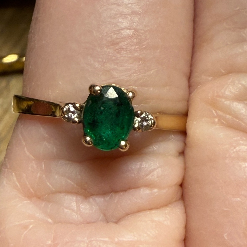 Elegant 14K Yellow Gold and Rich Vintage Emerald Ring Size 6